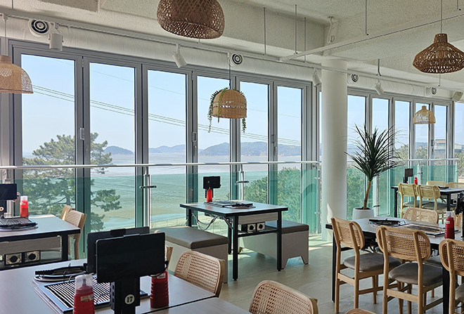 Insulated Folding Door Image 2